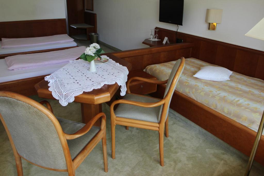 Hotel Am Kurpark باد فيمفين الغرفة الصورة