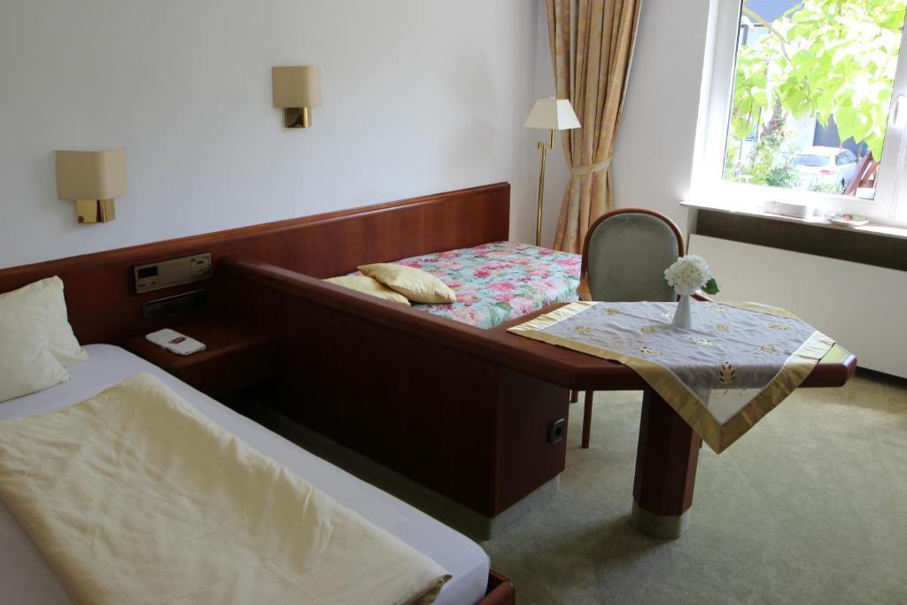 Hotel Am Kurpark باد فيمفين الغرفة الصورة